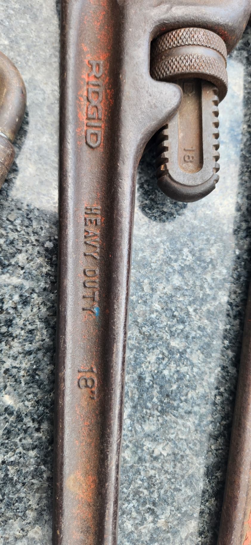 Lot pipe wrench