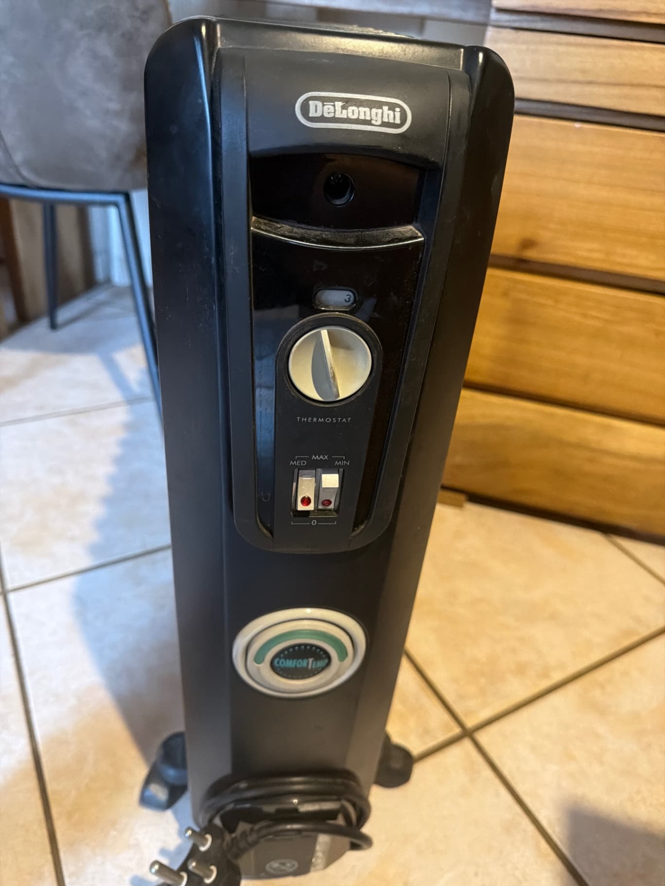 DELONGHI 12-FIN OIL HEATER - image 2