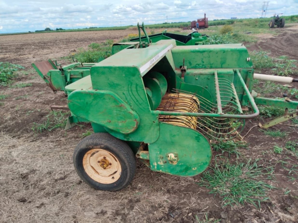 JOHN DEERE BALER