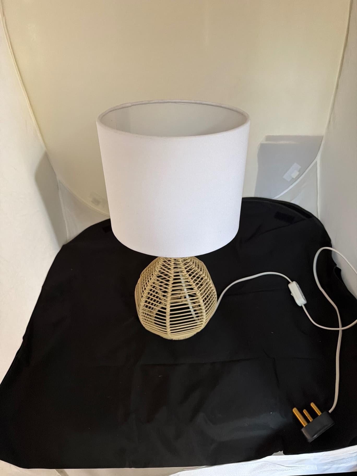 Bedside table lamp
