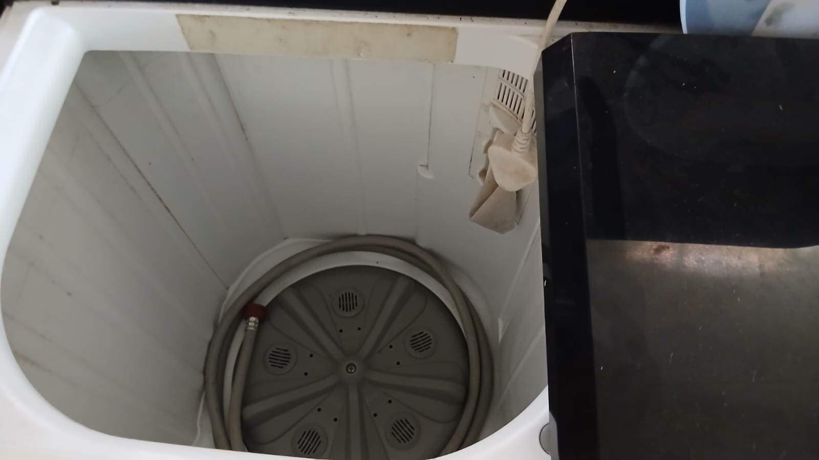 Defy twin tub washing machine