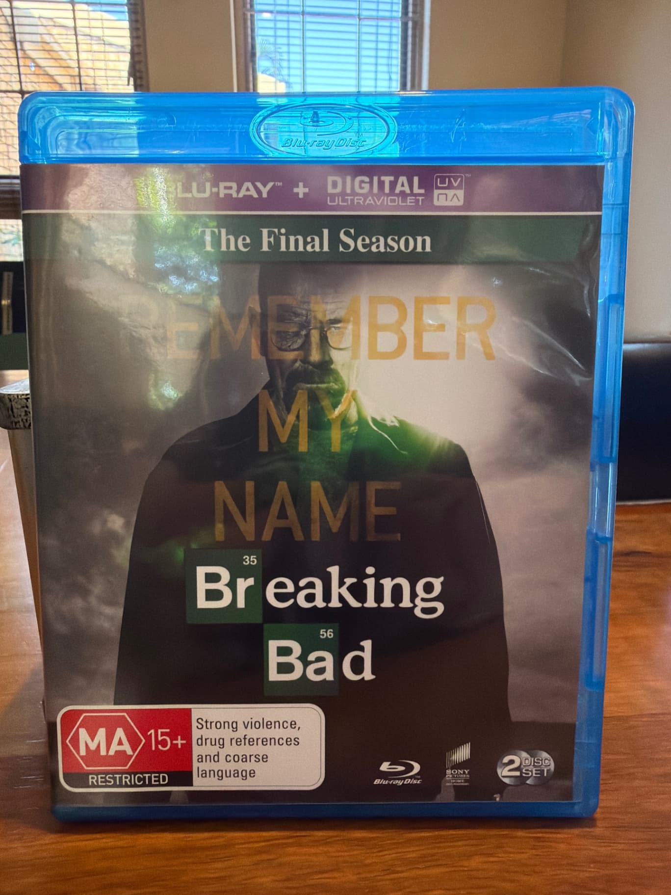 BREAKING BAD - The Complete Series - Limited Edition Heisenberg Tin (Blu-Ray) - image 2
