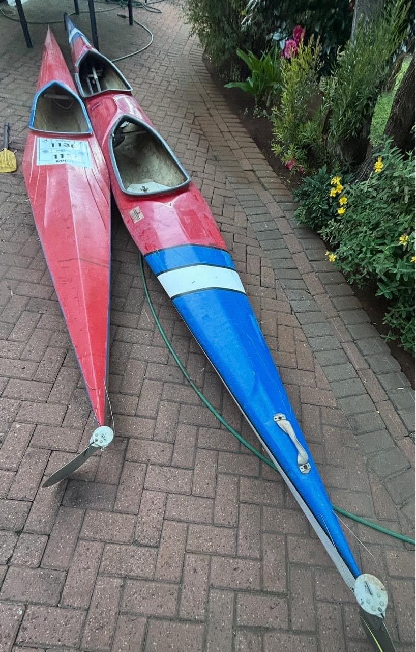2 x Kano’s en Roeiboot met Roeispane