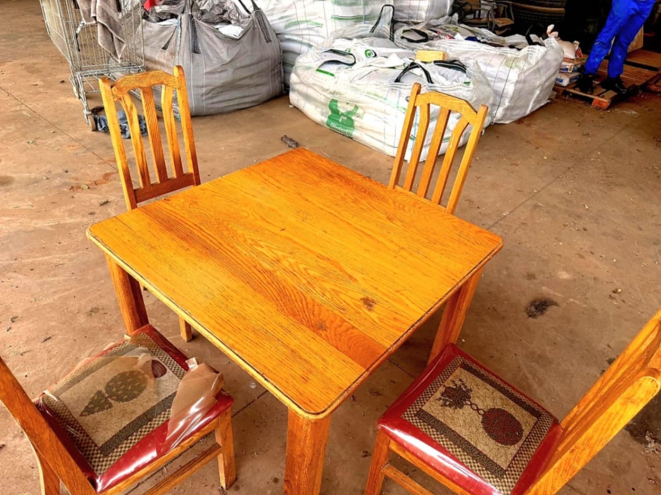 SMALL DINING SET - 4 Seater