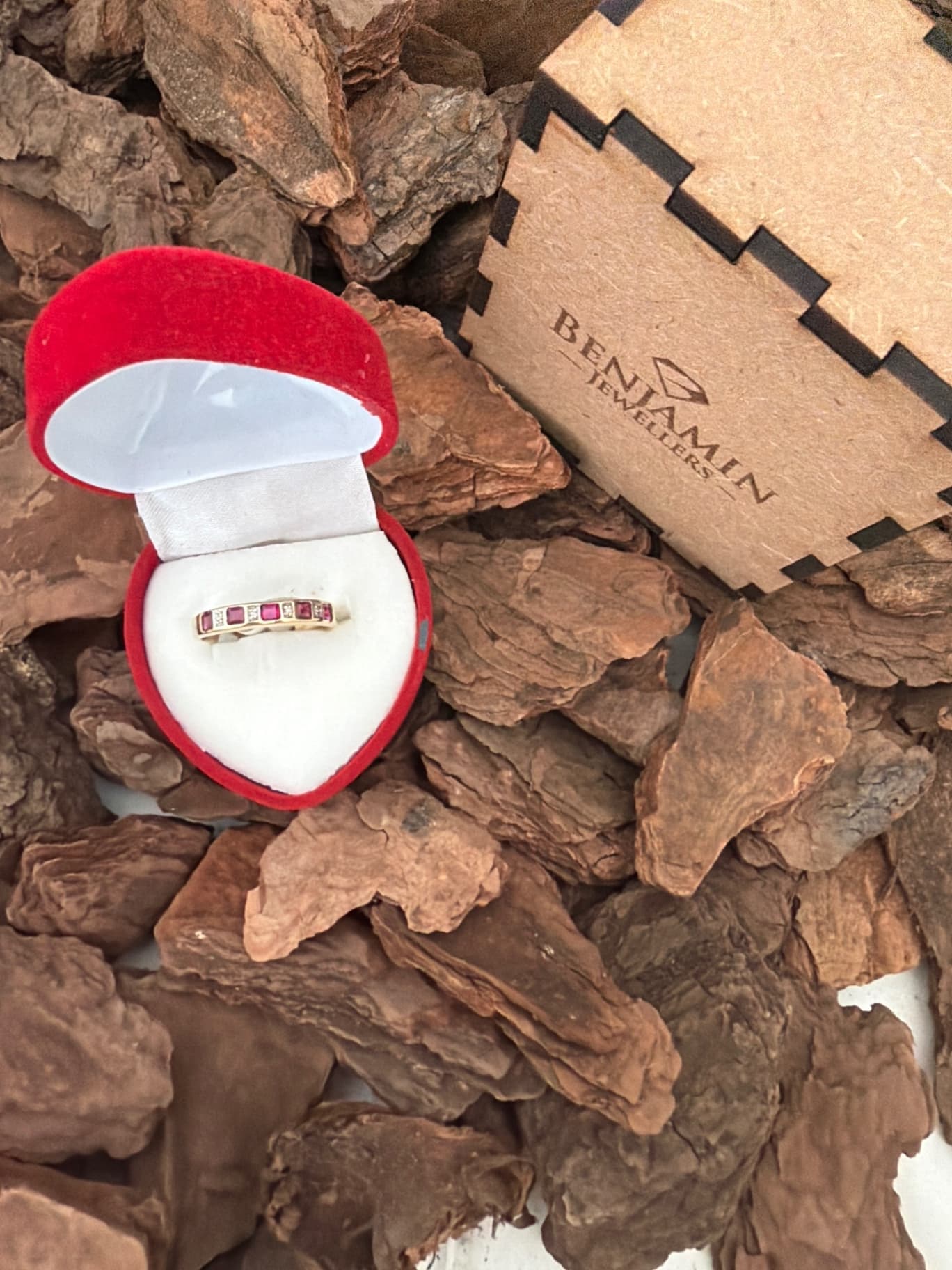 Gold Ring with Diamonds and Rubys